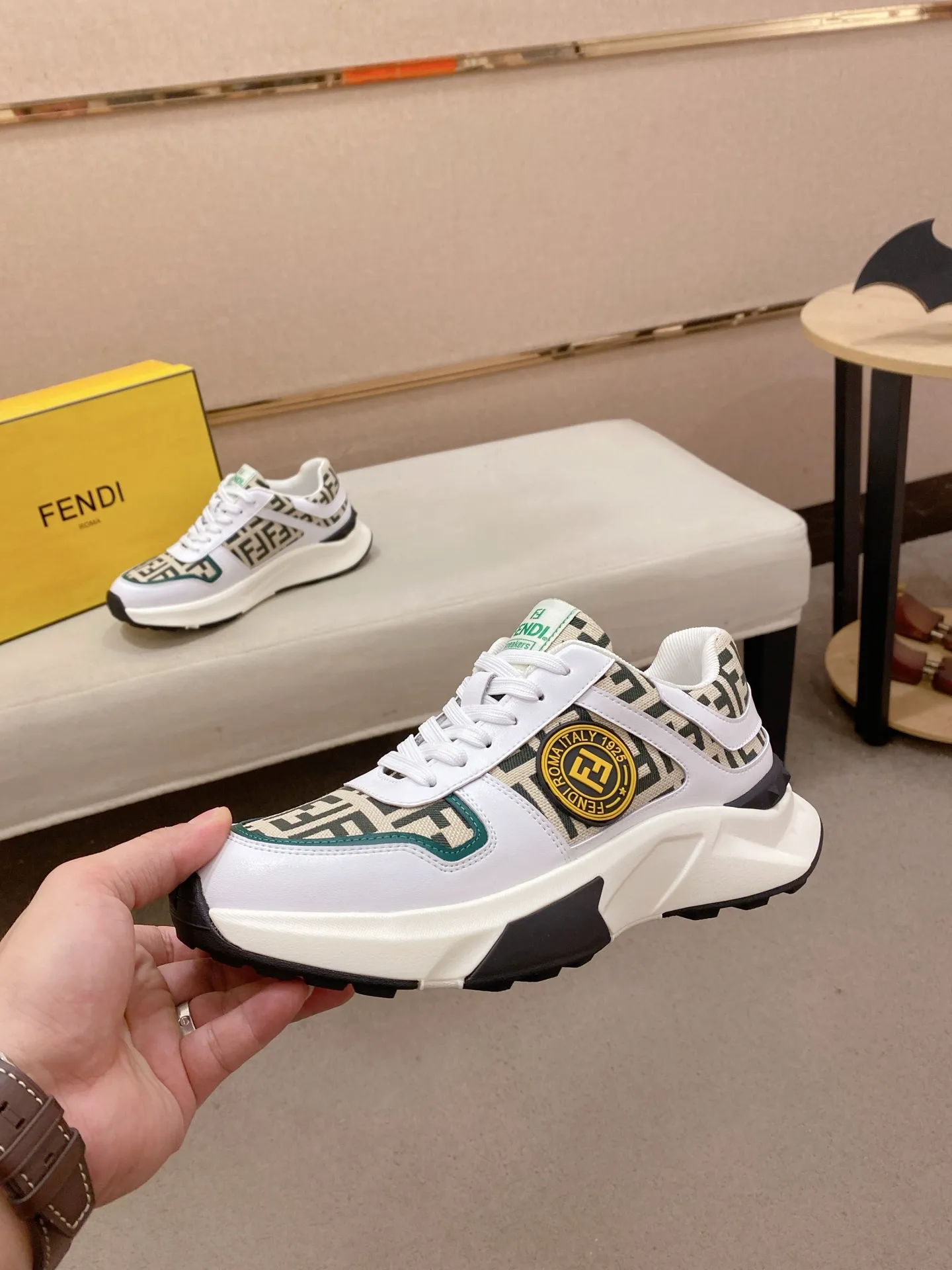 Men's shoes 💰 462💰 (fendi) New style 👊🏻 upper 🇮🇹 imported cowhide fabric 🇩🇪 lining imported sheepskin lining. The original outsole is molded to highlight the identity of every man, and the upper foot is elegant and stable🚶🏻🚶🏻The high-end custom counters reproduce the original version📯No matter the wind or rain, the shoe last remains unchanged and can withstand the verification of time🔍️,🔵 Size: 38-44